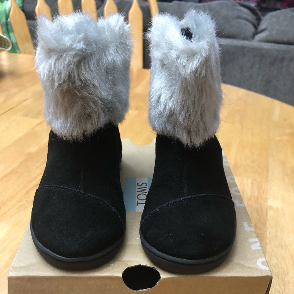 TOMS boots